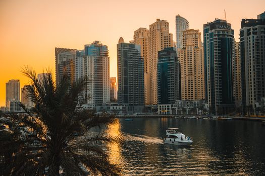 Waarom Dubai maar in het wereldnieuws blijft: slimme stad, extreme hitte en spanning in de regio