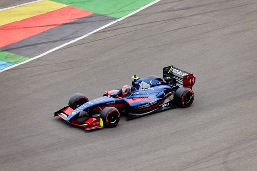 Waarom Jos Verstappen weer overal opduikt rond het F1-seizoen