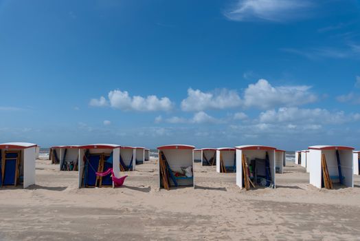 Last minute weekendje weg in nederland met terras en centrum van Hardenberg aan de Vecht op een zonnige dag