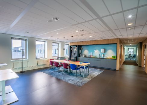 Gezellige nieuwe lunchroom in het centrum van Hardenberg met koffie, broodjes en huisgemaakt gebak