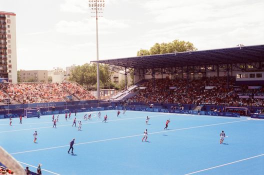 Olympische spelen live op een tv in een woonkamer in Hardenberg met afstandsbediening en uitzendschema