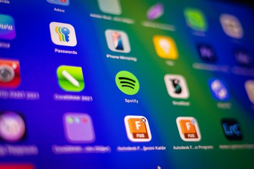 Vergelijking van alternatieven voor Spotify op prijs, geluidskwaliteit en podcasts voor lezers in Hardenberg