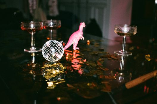 Promobeeld van Leo Alkemade bij artikel over de film Champagne en de online zoekhype in Hardenberg