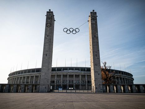 Tv-kijkers in Hardenberg volgen de sluitingsceremonie olympische spelen 2026 tijdens een winterse sportavond